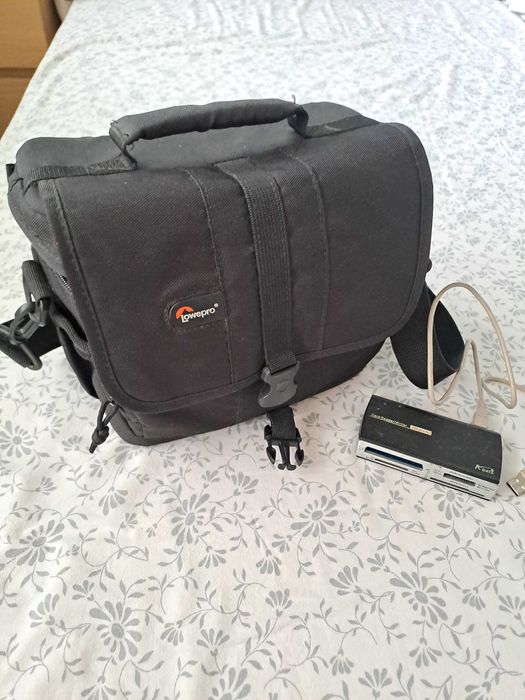 Фотоапарат SONY a200 с два обектива, светкавица SIGMA, чанта LOWEPRO