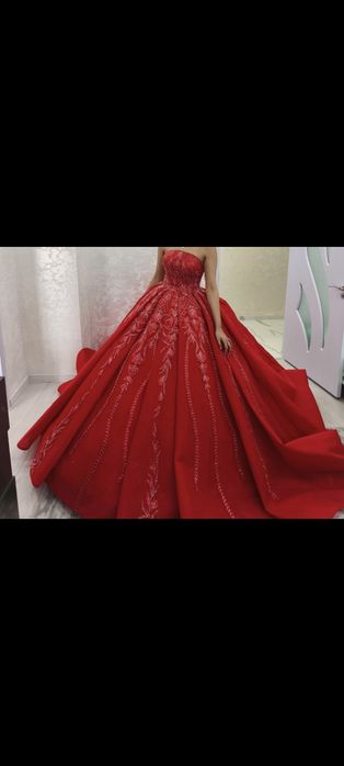 червена булченска рокля