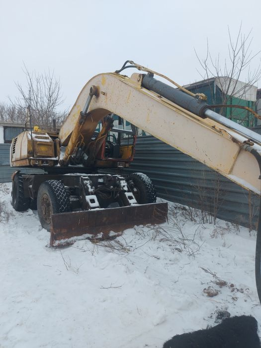 Продаётся экскаватор ЕК 18 на запчасти.