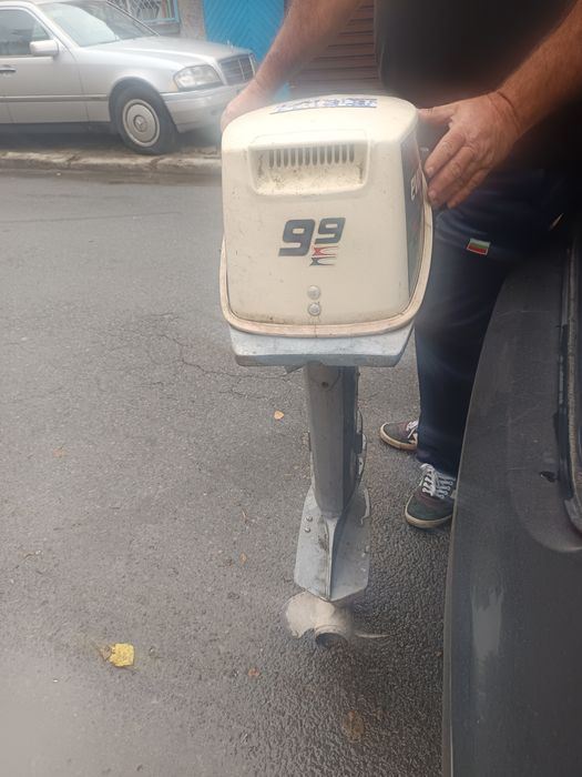 Продавам извън бордови двигател