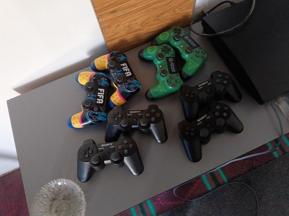 Playstation 3 bor 4 kamplekt sotiladi