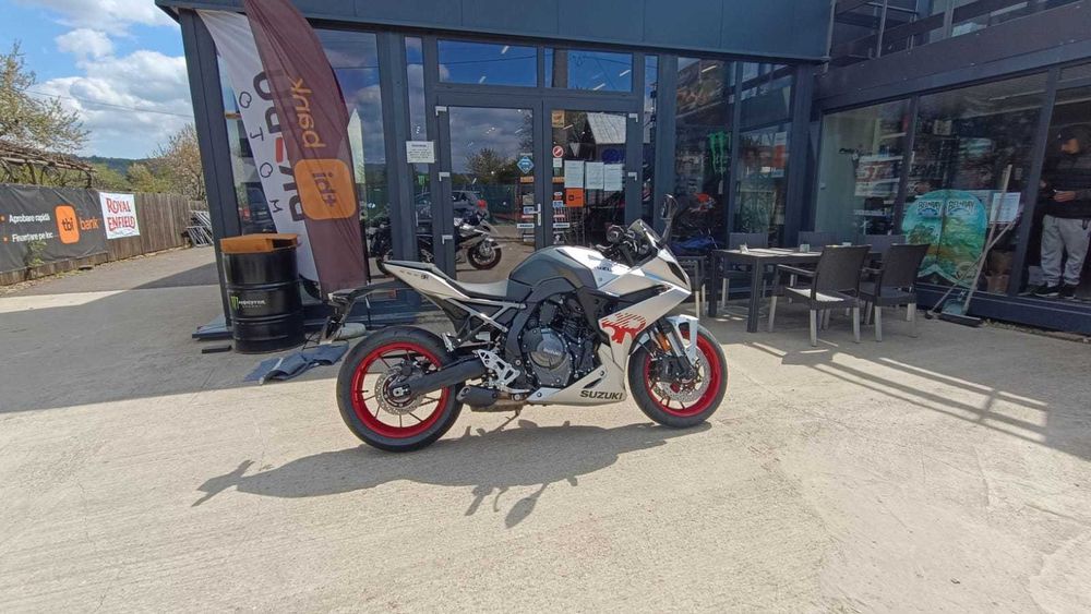 Suzuki GSX-8R nou 0 km-livrare prin EST BIKE Campina