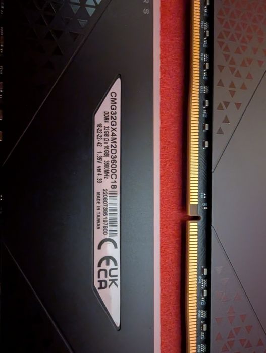 32GB (2x16GB) DDR4 RAM памет Corsair Vengeance RGB RS, DDR4-3600 CL18