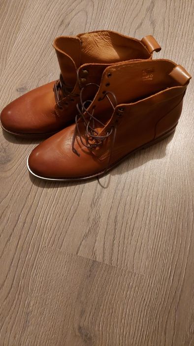 Pantofi stil gheata sole pentru bărbați!