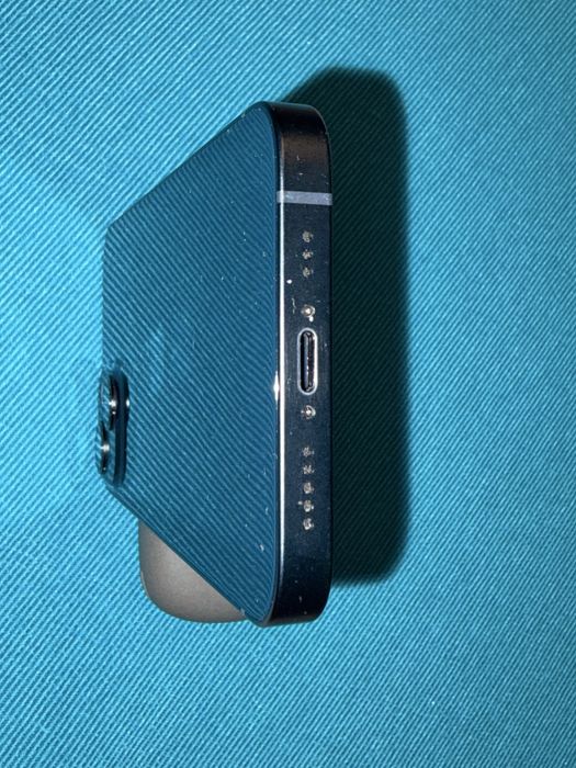 Продавам Iphone 13 black 128gb