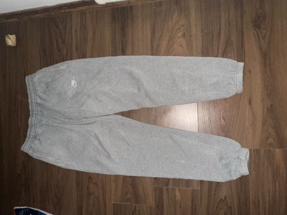 Pantaloni nike .