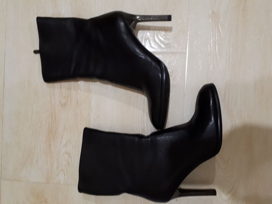 Женская модная обувь