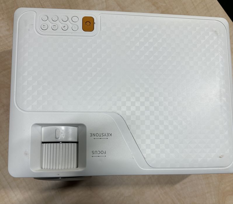 Продам проектор Everycom YG625A