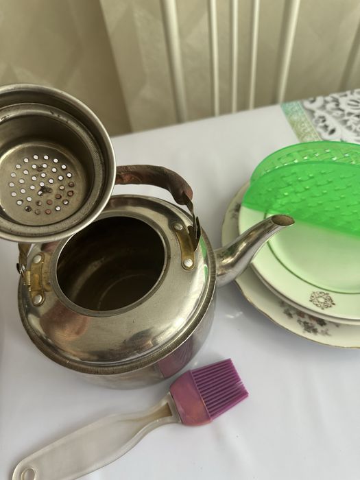 чайник и тарелки