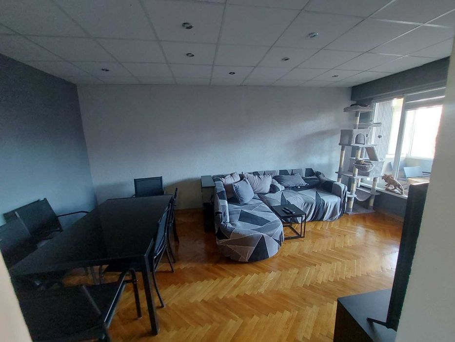 Тристаен апартамент за продажба в кв. Струмско, гр. Благоевград