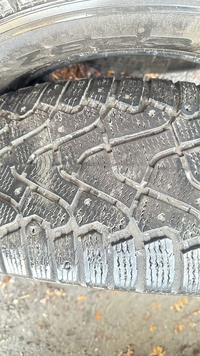 Шины зимние шипы 265/65 17 Pirelli