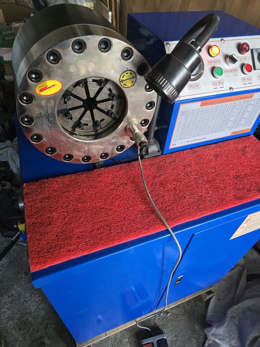 Преса за кербоване (стискане) на маркучи, ръчна