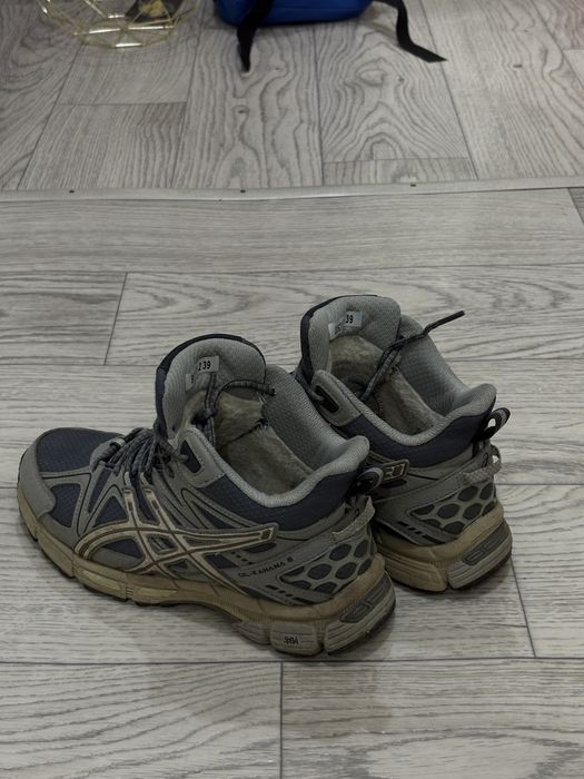 Продам зимние кроссовки