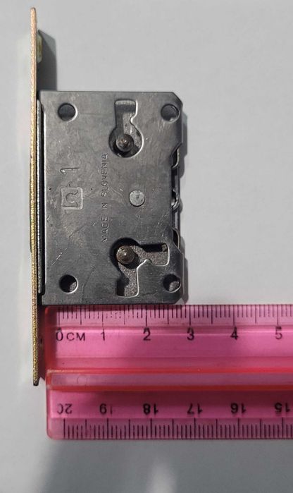 Замок мебельный металлический