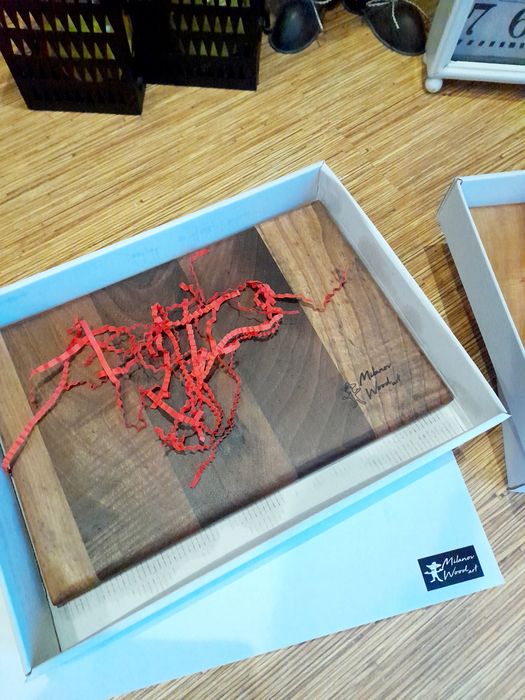 Две емайлирани тенджери, две нови кухненски дьски орех