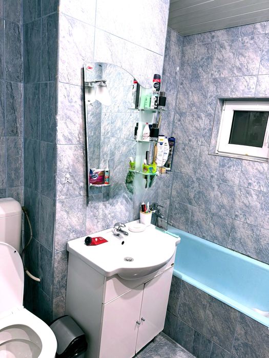 Vand ap. 2 camere DECOMANDAT , luncă