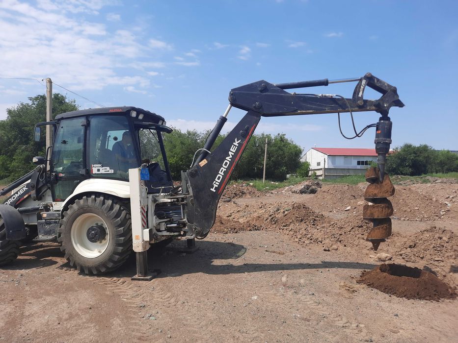 Ямобур экскаватор погрузчик