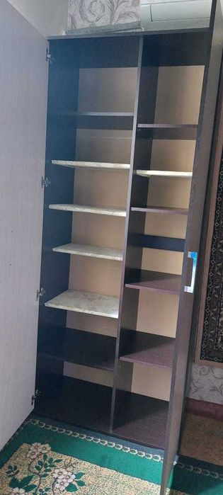 Шкаф с полками - для книг, игрушек.