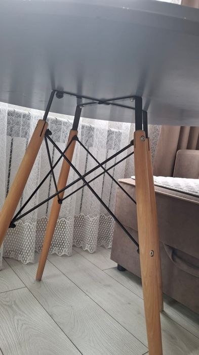 Стол круглый деревянный