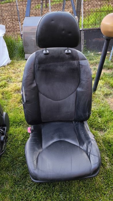 Toyota RAV4 2011 г. Кожен салон , задна лява врата и пета врата