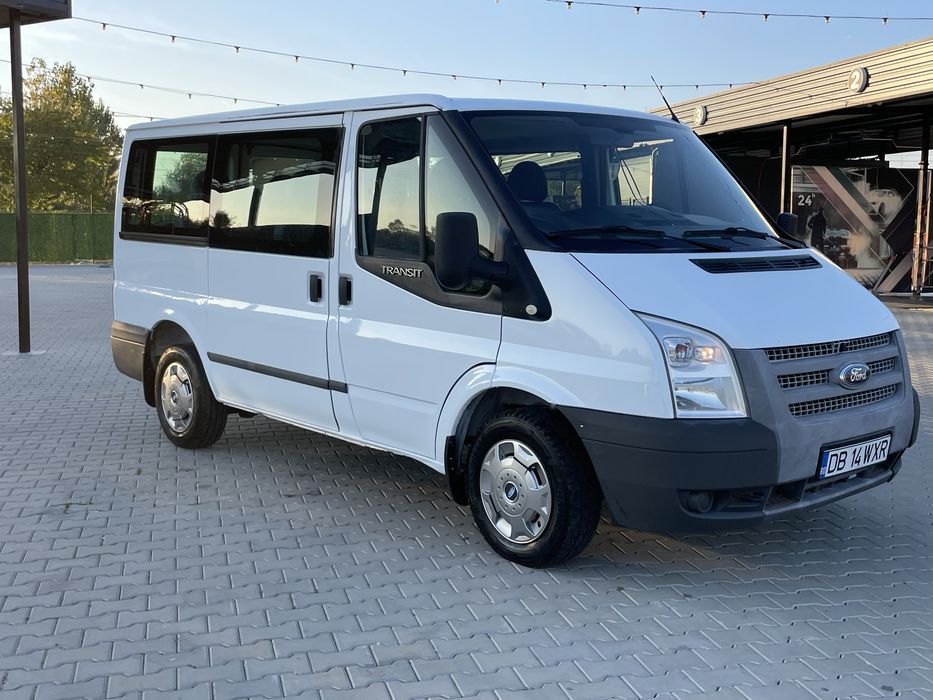 De vanzare ford transit 8+1 2013 curat