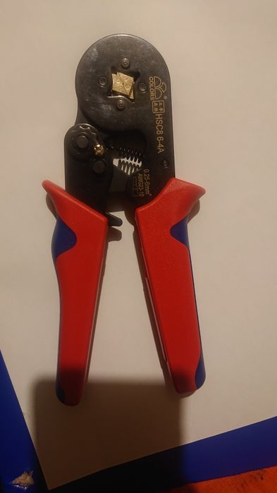 Cleste sertizat cabluri electrice