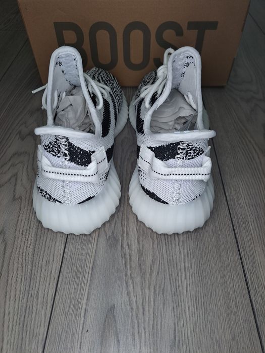 Yeezy Boost 350 V2 Zebra, Mărimea 43
