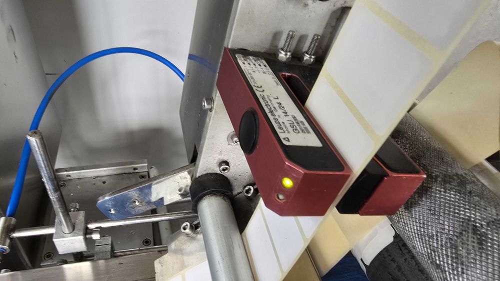 Linie automata de etichetare Fountain Food Machinery din inox