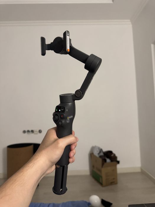 DJI Osmo Mobile 8 - стабилизатор для телефона