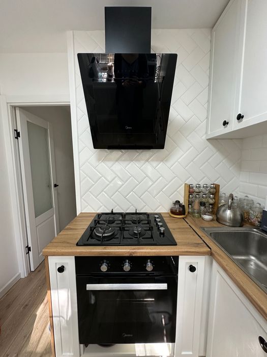 Газовая поверхность, вытяжка, духовой шкаф (Midea), мойка, смеситель