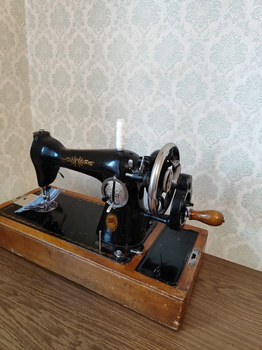 Продам швейную машинку