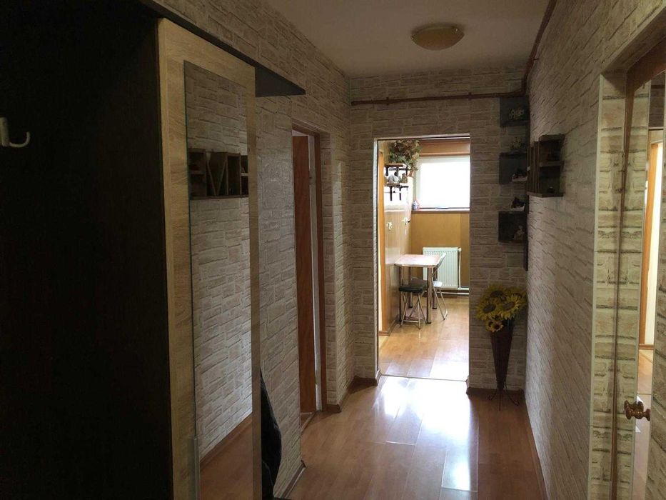 Vând apartament 2 camere Petrosani, zona centrala