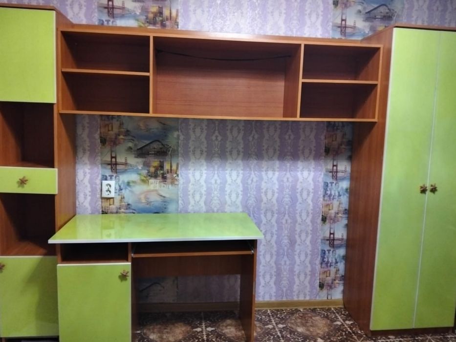 Письменный стол со шкафом