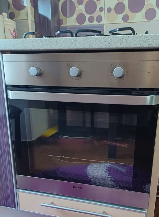 Vând cuptor incorporabil beko / electric