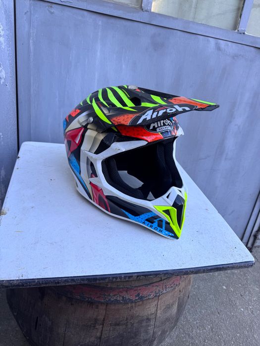 Каска и ботуши размер на ботушите 47