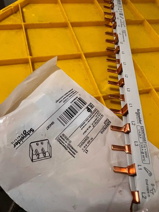 Продавам Трифазен гребен EASY9 Schneider  1 метър