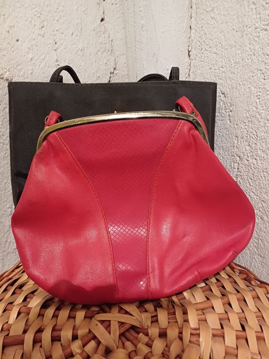 Дамски чанти и ръчно изработени битови торбички.