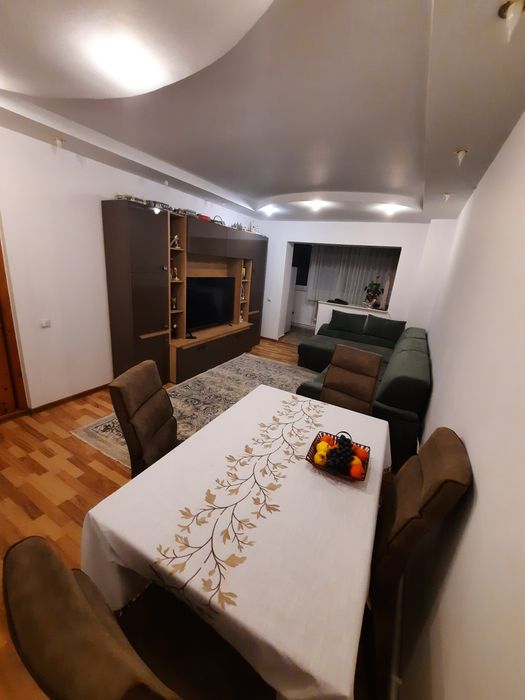 Chirie apartament 3 camere, bazar, 380 E