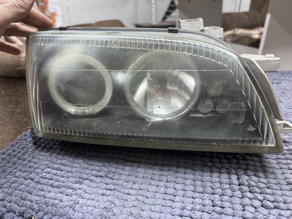 Таета карина е фары