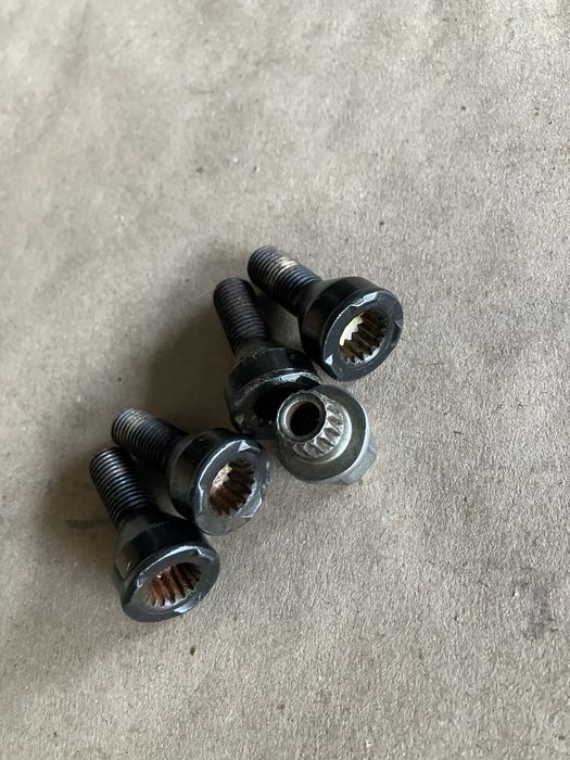 Секретные болты на bmw