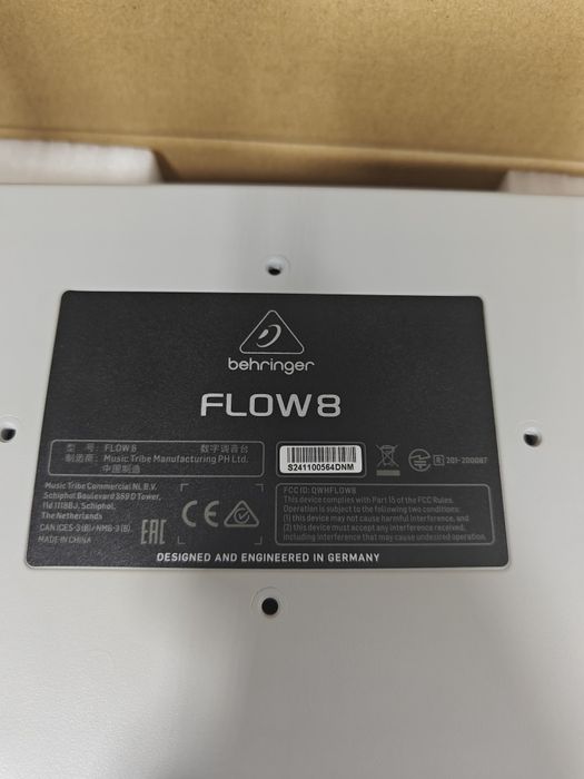 Микшерный пульт Behringer flow 8