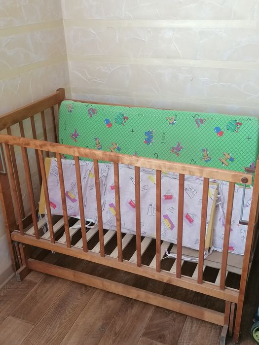 Детская кроватка деревянная