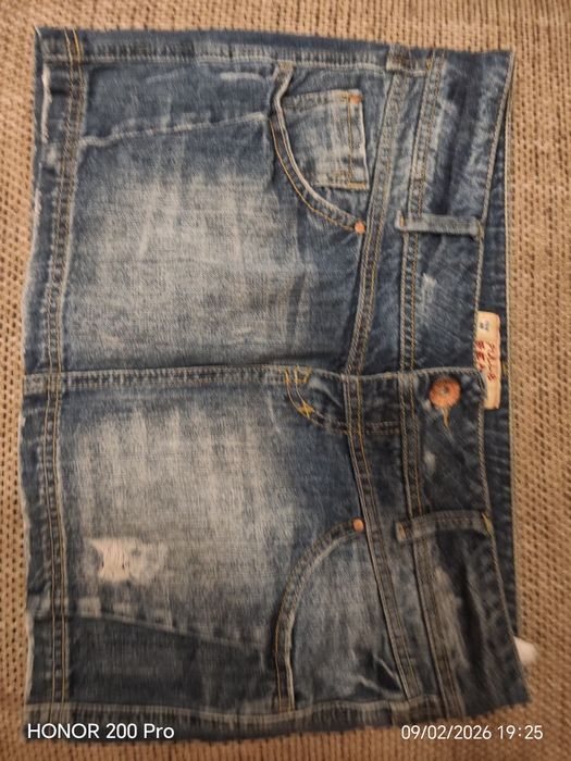 Продавам пола pull and bear