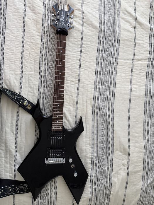 B.C. Rich Bronze Series Warlock (24 прагчета)