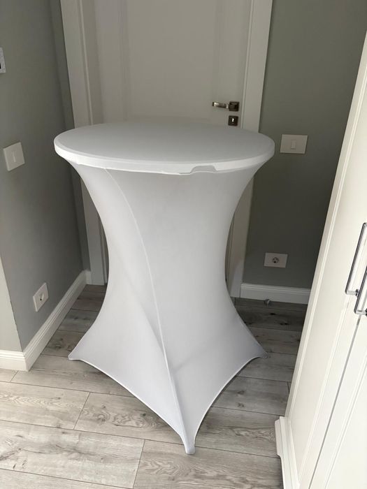 Inchiriez masa cocktail