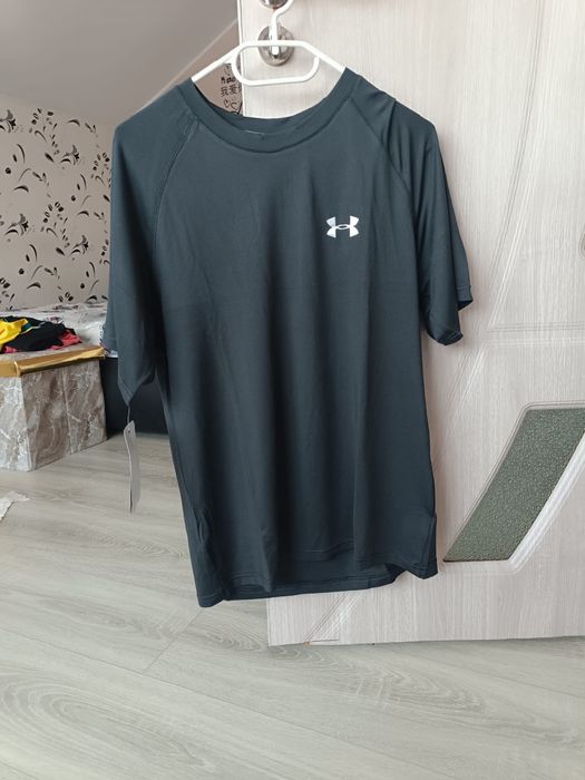 Tricou under armour negru marimea M