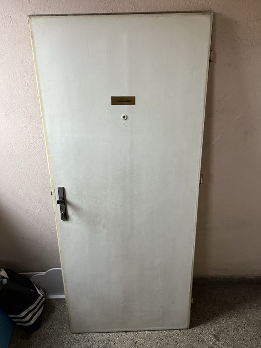 Продавам врата СПЕШНО