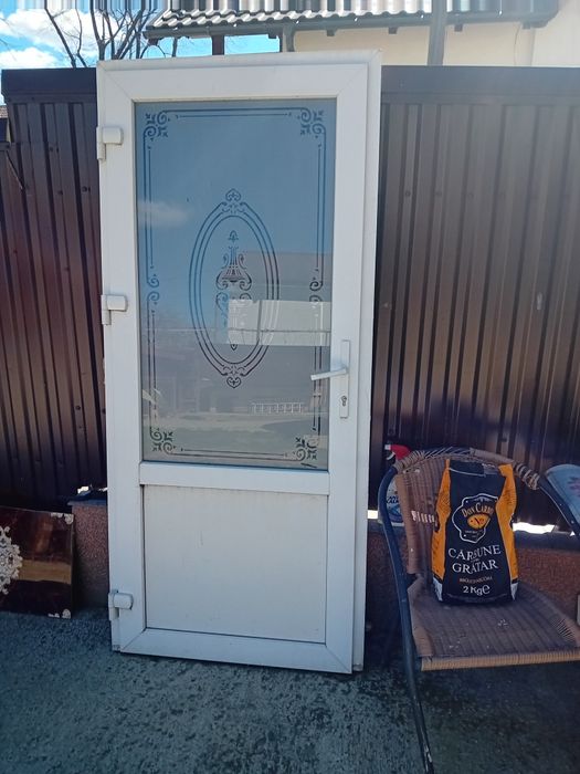 Ușa cu geam de vanzare