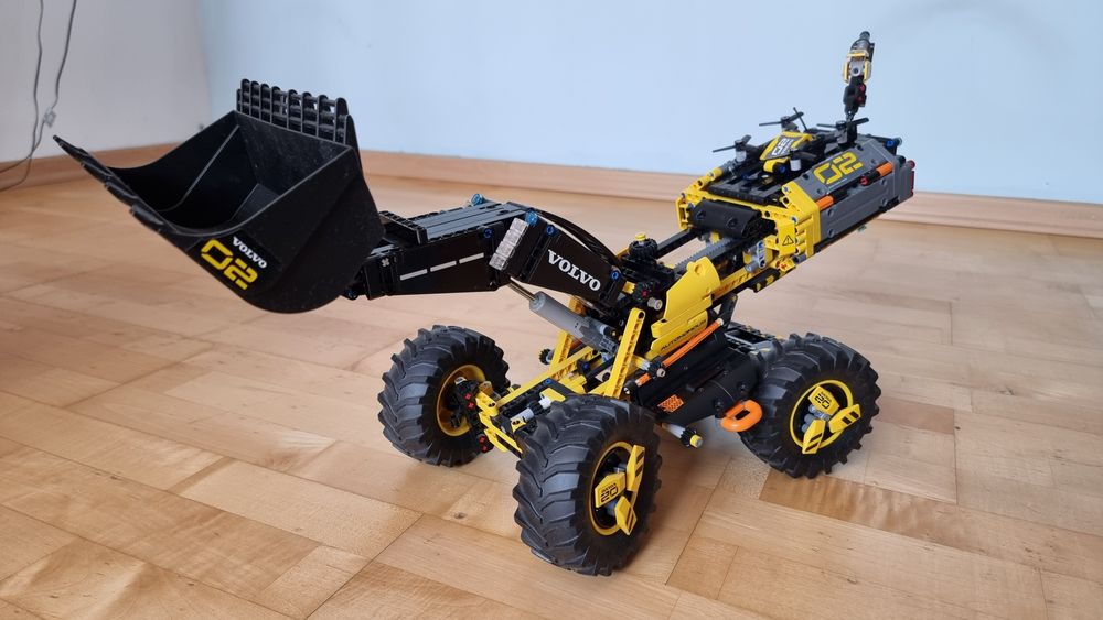 LEGO® Technic Volvo Concept ZEUX 42081