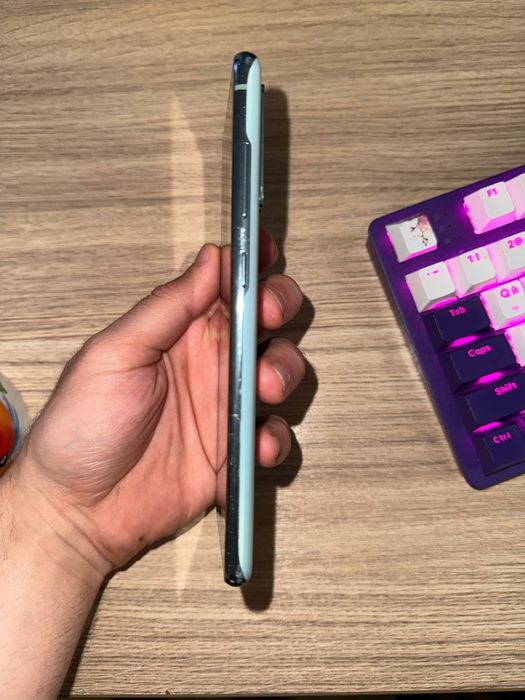 продам samsung s20fe